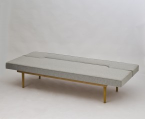 sofa navrátil