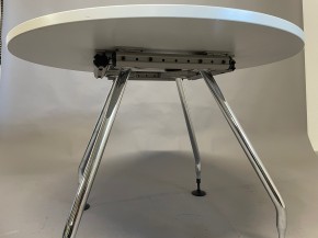 Dining table Nomos