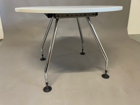 Dining table Nomos