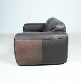 Two-seater sofa made of coarsely grained thick leather